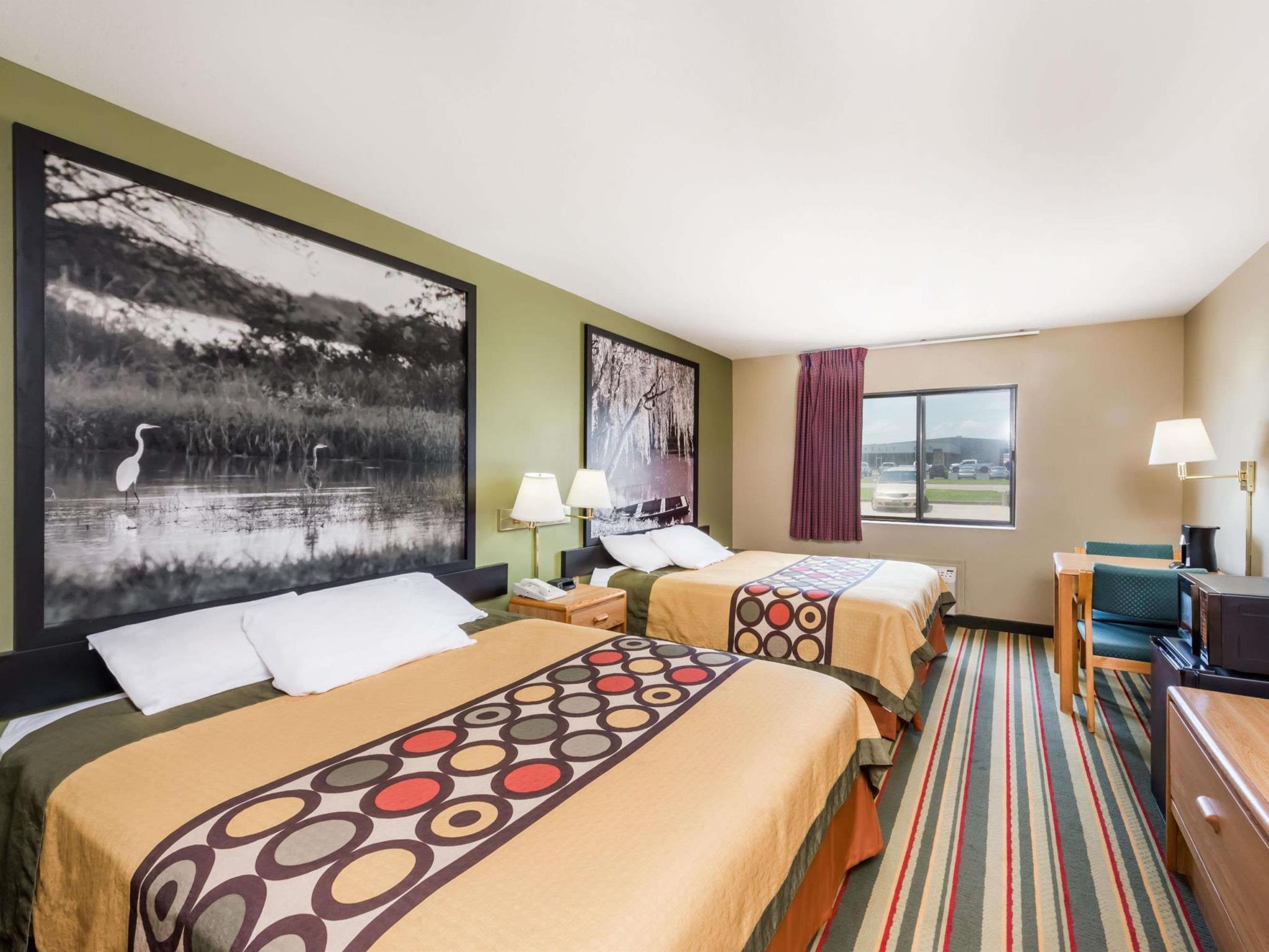 Super 8 by Wyndham Chanute Bagian luar foto