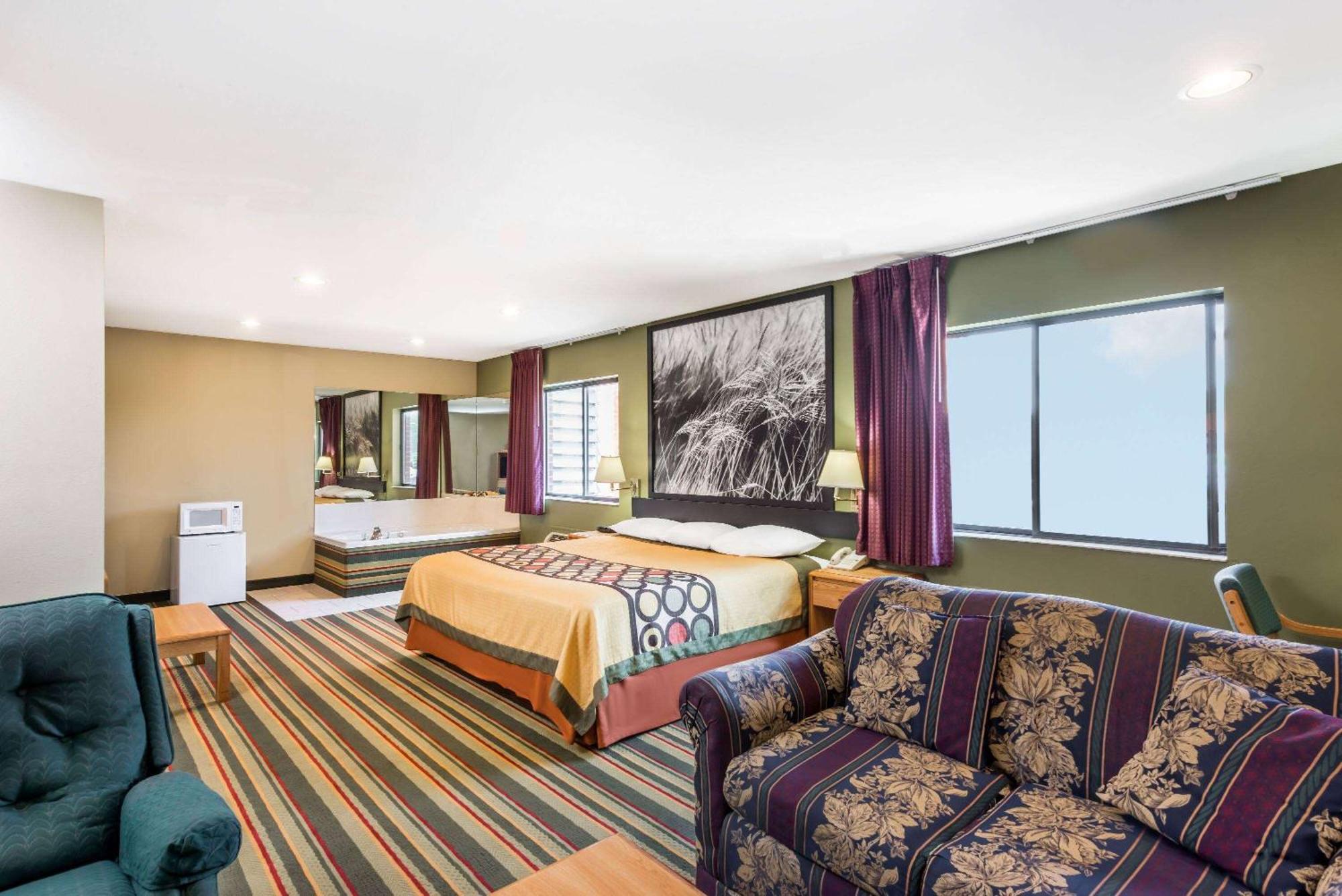 Super 8 by Wyndham Chanute Bagian luar foto