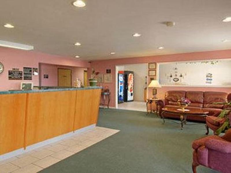 Super 8 by Wyndham Chanute Bagian luar foto