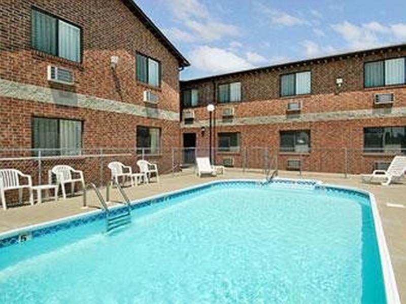 Super 8 by Wyndham Chanute Bagian luar foto