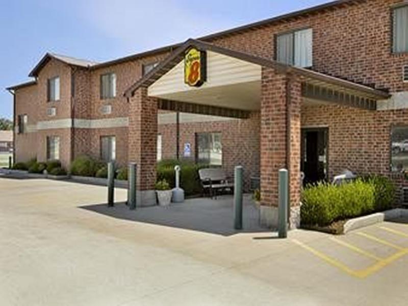 Super 8 by Wyndham Chanute Bagian luar foto