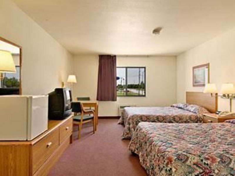 Super 8 by Wyndham Chanute Bagian luar foto